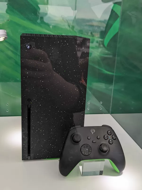 新的Xbox系列S模型