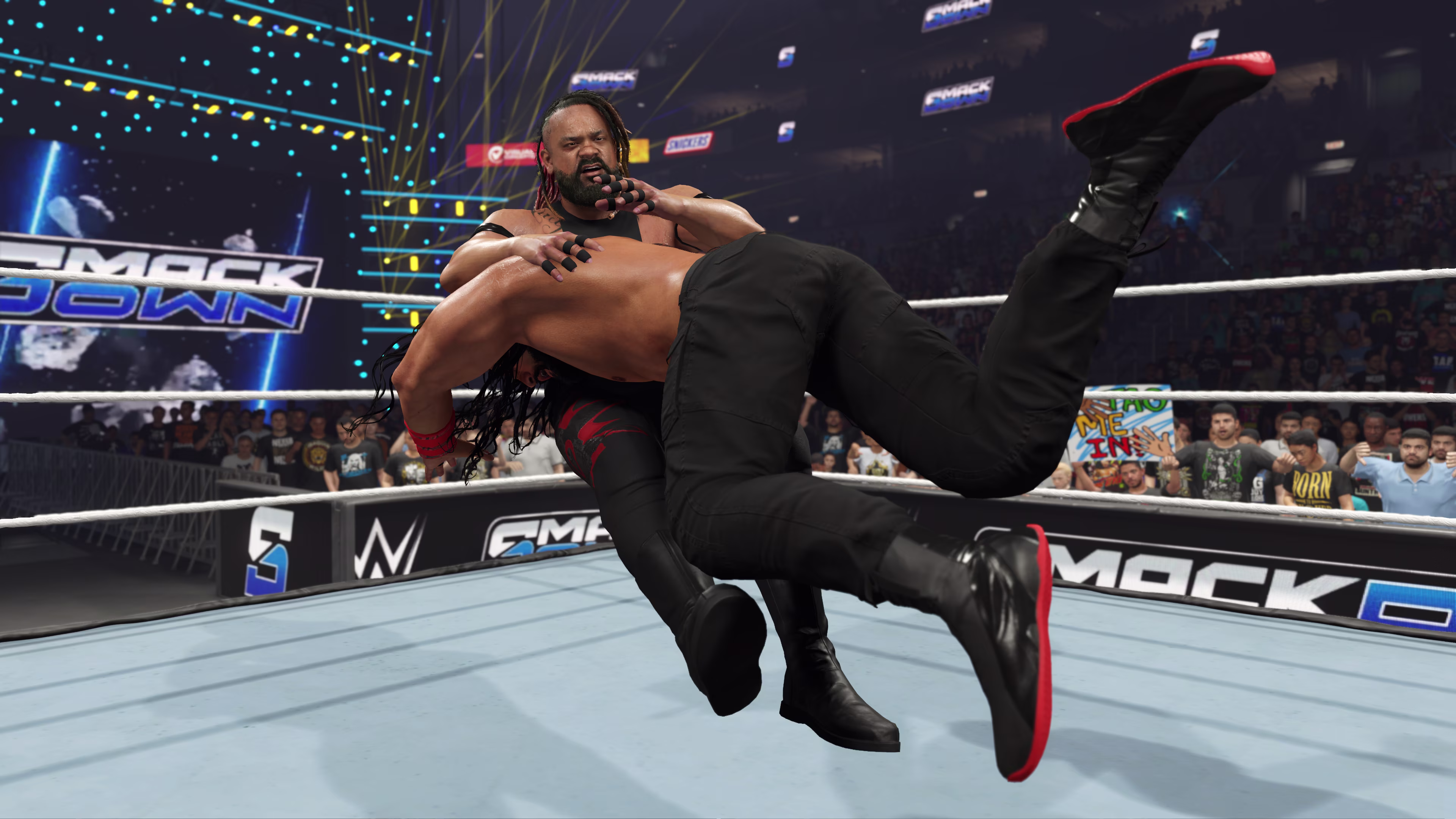 Roman Reigns Spears Jacob Fatu w piątek wieczorem uderz w WWE 2K25
