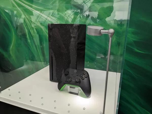 新的Xbox系列S模型