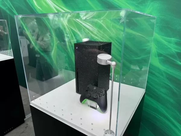 新的Xbox系列S模型